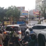 Kemacetan yang terjadi di jalan Kyai Mansyur, Jembatan Lima, Jakbar.(foto sofian/ipol.id)