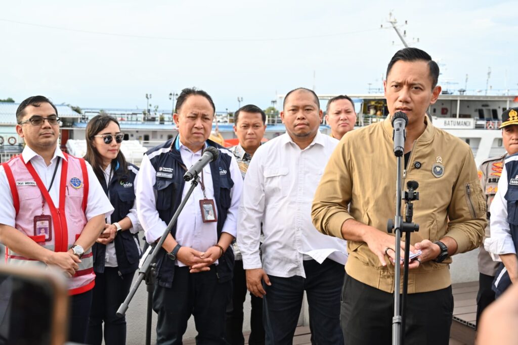 Menko AHY Tinjau Kesiapan Layanan ASDP di Pelabuhan Merak Jelang Nataru 2 Kunjungan Menko AHY ke Pelabuhan Merak, tinjau kesiapan PT ASDP Indonesia Ferry jelang Natal dan tahun baru. (ist./dok. ASDP).