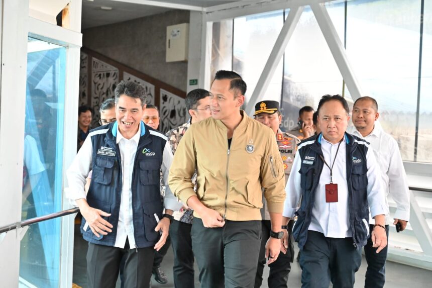 Kunjungan Menko AHY ke Pelabuhan Merak, tinjau kesiapan PT ASDP Indonesia Ferry jelang Natal dan tahun baru. (ist./dok. ASDP).