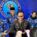 Kepala BNN Kota Jakarta Selatan (Jaksel), Kombes Pol Bambang Yudistira dan jajaran dalam konferensi pers catatan akhir tahun BNNK Jaksel, Senin (22/12/2025). Foto: Ist