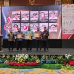 Bupati Maros Chaidir Syam menerima penghargaan Apresiasi Bela Negara (ABN) 2025 yang diselenggarakan oleh Forum Pimpinan Redaksi Multimedia Indonesia