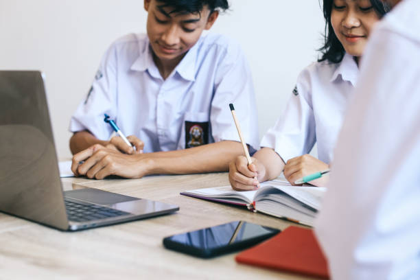 Melihat Hasil Tes Kemampuan Akademik (TKA) SMA 2025 resmi diumumkan hari ini, Selasa, 23 Desember 2025. Foto: Istock @Rani Nurlaela Desandi