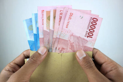 Ilustrasi, kenaikan UMP DKI Jakarta 2026 menjadi Rp5.729.876 yang mulai berlaku 1 Januari 2026. Foto: Istock @Aufa Fahmi
