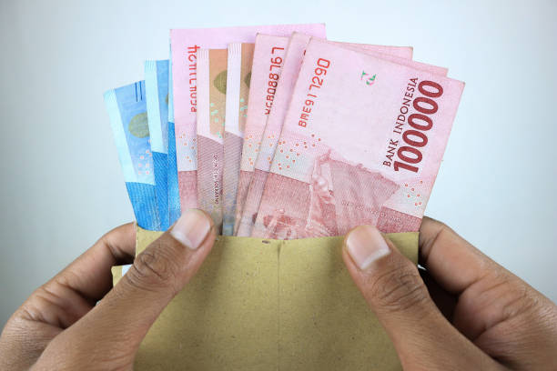 Ilustrasi, kenaikan UMP DKI Jakarta 2026 menjadi Rp5.729.876 yang mulai berlaku 1 Januari 2026. Foto: Istock @Aufa Fahmi