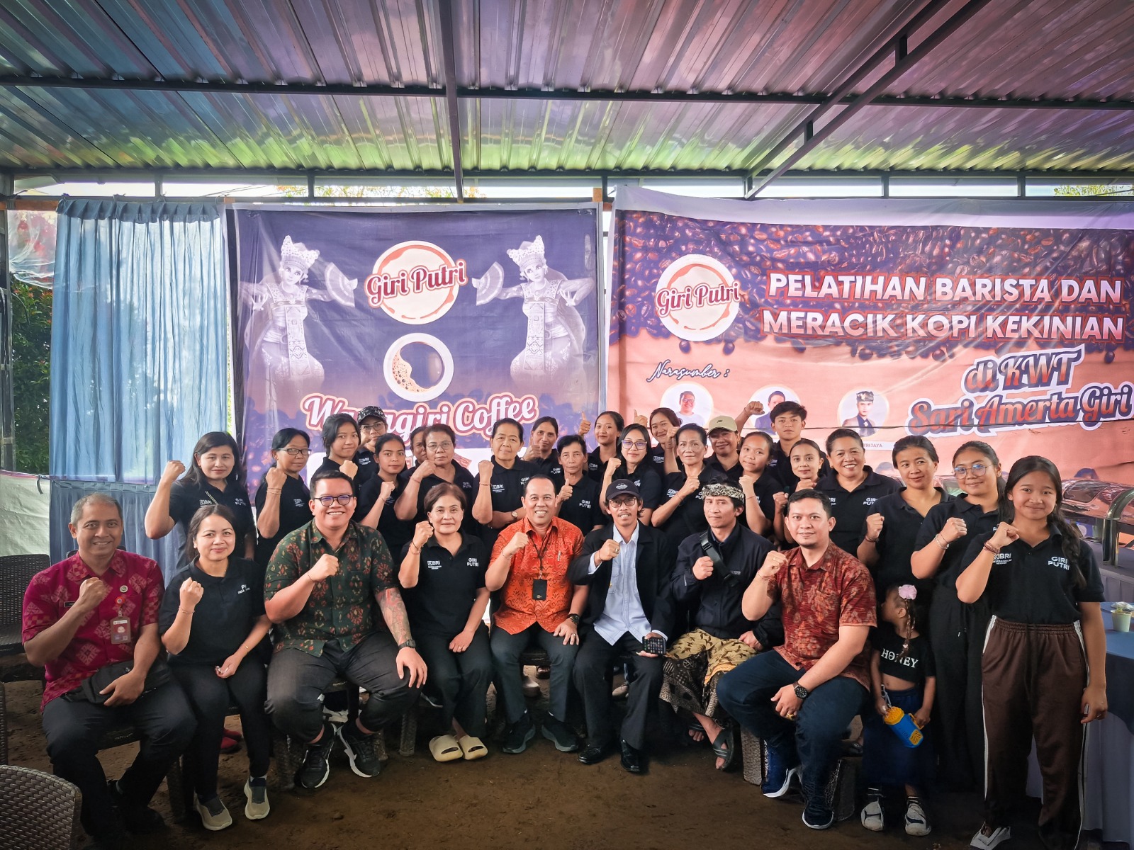 Inspirasi Hari Ibu, BRI Peduli Perkuat Peran Ibu Penggerak Usaha Perempuan melalui Program AURA di Bali 2 KWT Sari Amerta Giri semakin menguat ketika mendapatkan pendampingan dari BRI lewat Program Aspire to Uplift, Revive, and Achieve (AURA). Foto: Dok BRI