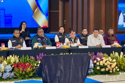 Kabareskrim Komjen Pol Syahardiantono dan jajarannya dalam konferensi pers di Lobby Bareskrim Polri, Jum'at (26/12/2025). Foto: Bareskrim Polri