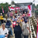 Jembatan Bailey Kutablang yang berada di jalur nasional Medan–Banda Aceh, Kabupaten Bireuen, Provinsi Aceh, mulai difungsikan kembali pada Sabtu (27/12/2025). Foto: Dispenad