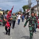 Kolonel Inf Ali Imran (kanan) Danrem Lilawangsa bersama prajurit TNI AD saat membubarkan aksi massa pembawa bendera GAM, di Lhokseumawe, Aceh, Kamis (25/12/2025). Foto: Antara
