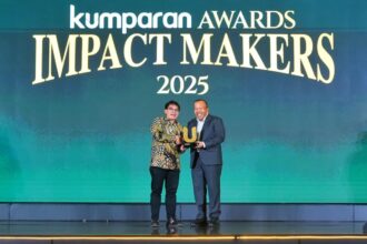 Dalam ajang kumparan Awards Impact Makers 2025 yang diselenggarakan di Bali Room, Hotel Indonesia Kempinski Jakarta (18/12), BRI meraih penghargaan kategori Impactful Grassroots Economic Empowerment sebagai pengakuan atas peran BRI dalam memperkuat ekonomi akar rumput melalui pembiayaan inklusif, literasi keuangan, dan pendampingan usaha yang mendorong pertumbuhan ekonomi lokal dan ketahanan masyarakat secara berkelanjutan. Foto: Dok BRI