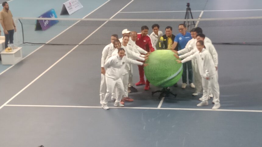 Ketua Umum Pengurus Pusat Persatuan Lawn Tennis Indonesia (PP PELTI), Nurdin Halid, secara resmi membuka kompetisi Pro Liga Indonesia Master 2025 di Lapangan Tenis Indoor PGN, Daan Mogot, Jakarta Barat, Senin (23/12/2025). foto/ipol