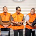 KPK menetapkan dan menahan lima tersangka dugaan suap di lingkungan Pemkab Lampung Tengah, Kamis (11/12/2025). Foto: Live streaming YT @kpkri