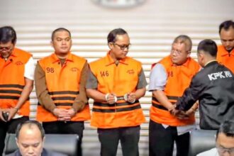 KPK menetapkan dan menahan lima tersangka dugaan suap di lingkungan Pemkab Lampung Tengah, Kamis (11/12/2025). Foto: Live streaming YT @kpkri