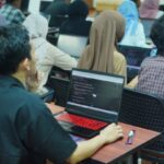 Pelatihan daring yang diikuti lebih dari 200 mahasiswa, membahas topik mulai dari pengenalan AI, etika teknologi, hingga implementasi AI di industri. Foto: Telkom Indonesia
