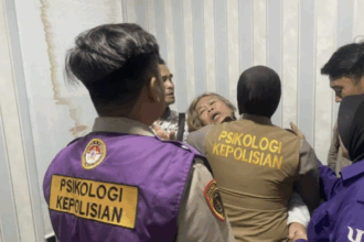 Polda Metro Jaya melalui Bagian Psikologi Biro SDM menerjunkan tim pendampingan psikologis bagi keluarga korban kebakaran ruko di Jakarta Pusat di RS Polri, Jakarta Timur, Selasa (9/12/2025). Foto: ANTARA/HO-Humas Polda Metro Jaya.