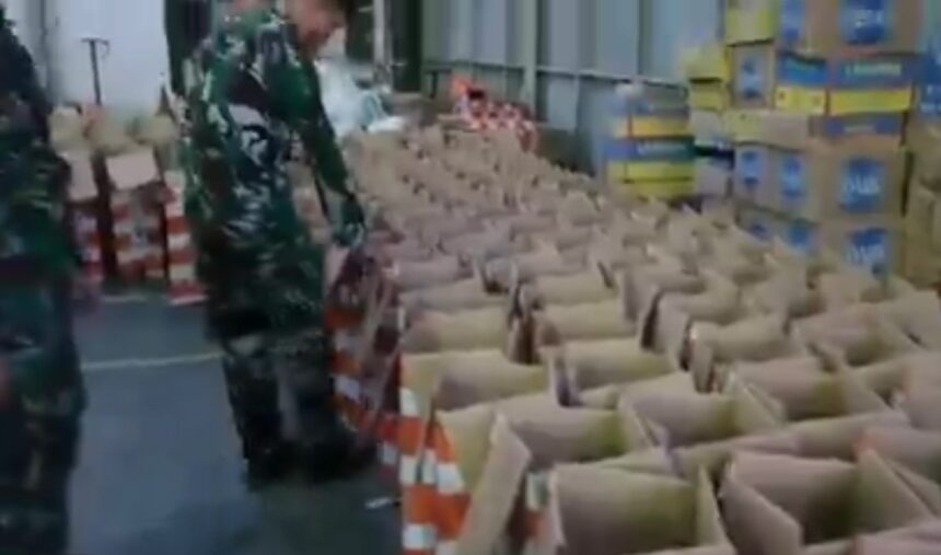 Logistik bantuan bencana dalam metode helibox. Foto: Ist
