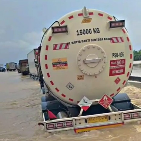 Hingga kini, sebanyak 58 Awak Mobil Tangki (AMT) didatangkan dari Sumatera Selatan, Jawa Tengah, dan Kalimantan, dan jumlah tersebut ditargetkan hingga 80 AMT guna memastikan pengiriman BBM semakin cepat dan menjangkau seluruh wilayah yang membutuhkan. Foto: Dok Pertamina