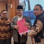 Ketua Tim Percepatan Reformasi Polri Jimly Asshiddiqie saat menerima aduan anomali penanganan kasus tambang di Morowali. Foto: Ist