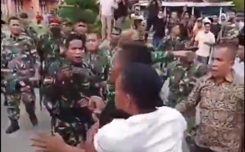 Pembubaran aksi di Aceh. Foto: Tangkapan video X