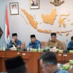 Wali Kota Depok, Supian Suri (dua dari kiri)