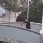 Salah satu dari dua pelaku penembakan di Pantai Bondi. Foto: Tangkapan layar video X