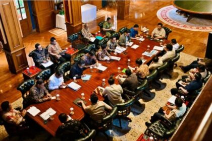 Presiden Prabowo Subianto memanggil sejumlah Menteri Kabinet Merah Putih ke kediaman pribadinya di Hambalang, Bogor, Minggu, (14/12/2025). Foto: BPMI Setpres