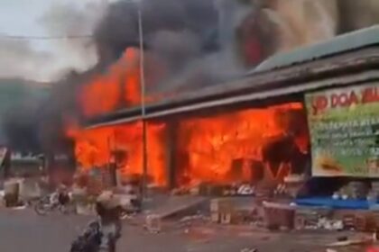 Kebakaran di Pasar Induk Kramat Jati. Foto: ipol.id