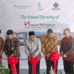 Dari kiri: Bimo Esmunantyo - Direktur Bisnis Fasilitas Jalan Tol PT Jasamarga Related Business (JMRB), Nasrullah - Direktur Utama PT Jasamarga Semarang, Batang (JSB), M. Faiz Kurniawan S.H., M.H. - Bupati Batang, Rolf Bakrie Pohan - Direktur PT Puri Sentul Permai Tbk (KDTN), David Padrigon Baduria Jr - Regional Operations Manager Swiss-Belhotel International. (dok. Swiss-Belhotel International)