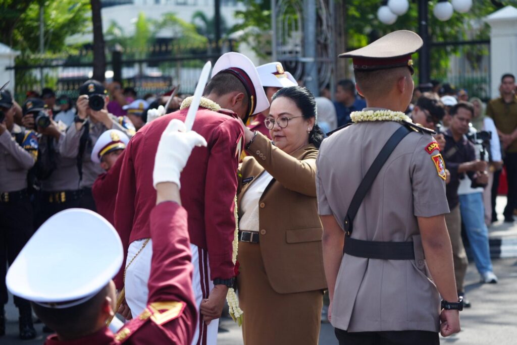 Wali Kota Semarang, Agustina Wilujeng Sambut Hangat Taruna dan Perwira Siswa AKPOL Jadi Warga Kehormatan 2 WhatsApp Image 2025 12 07 at 22.05.45
