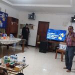 Robin Tarigan, Ketua Wartawan Jakarta Selatan (WJS) periode 2025-2027 memberikan kata sambutan saat Musyawarah Besar WJS 2025 di Villa DKI Megamendung, Bogor, Jawa Barat, Selasa (9/12/2025) malam. Acara dihadiri Asisten Pemerintahan Kota Jakarta Selatan, Achmad Basyaruddin, dan seluruh anggota WJS. Foto: Joesvicar Iqbal/ipol.id