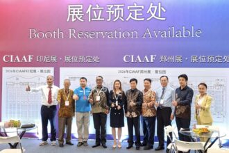 Ketua Umum Induk KUD, Portasius Nggedi (ke-4 dari kiri) saat menghadiri CIAAF Indonesia ke-23 2025. Foto: Dok Inkud