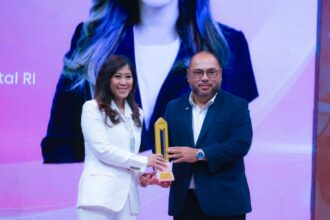 Menteri Komunikasi dan Digital Meutya Hafid usai menerima penghargaan di Jakarta Barat, Senin (22/12/2025) mengatakan menilai digitalisasi menjadi akselerator kesetaraan, terutama dalam membuka akses pendidikan, literasi, dan peluang yang sebelumnya terbatas. Foto: InfoPublik/Agus Siswanto