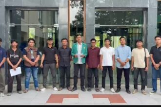 Aliansi Mahasiswa USK Aceh saat menyampaikan aspirasinya di Banda Aceh Selasa (30/12/2025). Foto: Dok USK