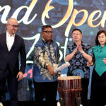 Dari kiri : Ilkin Ilyaszade – Senior VP Operations and Development for Indonesia, Swiss-Belhotel International; Gubernur Maluku, Hendrik Lewerissa, S.H., LL.M., yang diwakili oleh Kepala Dinas Pariwisata Kota Ambon, Dr. Achmad Jais Ely, ST., M.Si.; serta Ronny Rambitan dan Lidya Laurence – Pemilik Swiss-Belhotel dan Zest Ambon. (dok. Swiss-Belhotel International)