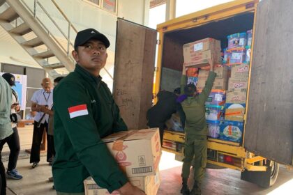 BNPB kirim bantuan logistik melalui jalur darat dari Pos Pendamping Nasional di Lapangan Udara Sultan Iskandar Muda, Aceh Besar, Provinsi Aceh, Rabu (10/12/2025). Foto: Ist