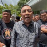 HY Ibrahim Husen dan Kang Sholihin beserta ormas Forum Anak Bangsa Bersatu bersama rombongan mendatangi kantor Mahkamah Agung (MA) di Jakarta, Rabu (17/12/2025). Foto: Dok Husen,