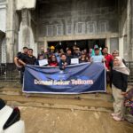 Penyaluran dukungan kemanusiaan dan bantuan logistik untuk para pengungsi dari TelkomGroup. Foto: Telkom Indonesia