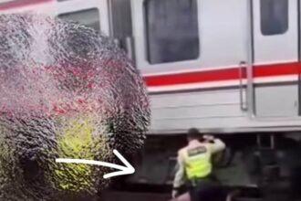 Seorang ASN tewas setelah tabrakkan diri ke KRL. Foto: Tangkapan layar Instagram @info.negri