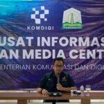 Kepala Pusat Data Informasi dan Komunikasi Kebencanaan Abdul Muhari, saat konferensi pers update penanganan darurat bencana hidrometeorologi di Provinsi Aceh, Sumatra Utara, dan Sumatra Barat, pada Selasa (9/12/2025) di Kantor Gubernur Aceh, Banda Aceh. Foto: Ist