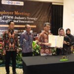 Penandatanganan Perjanjian Kerja Sama (PKS) antara Telkom dan Fakultas Teknologi Maju dan Mutidisiplin (FTMM) Universitas Airlangga (UNAIR) di Hotel Bumi Surabaya City Resort, Jumat (5/12). Foto: Telkom Indonesia
