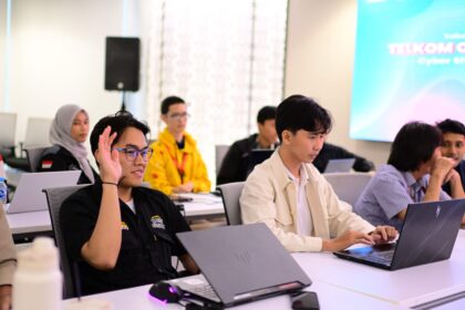 Melalui Digistar Special Class, mahasiswa, dan fresh graduate diperkuat dengan wawasan dasar keamanan siber berstandar global. Foto: Telkom Indonesia