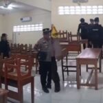 Tim Jihandak Gegana Brimob Polri menyisir SMA di Cipayung, Depok, Selasa (23/12/2025), menindaklanjuti laporan ancaman teror bom. Foto: Tangkap layar IG @depokupdateco