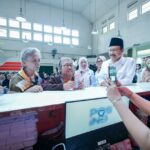 Mensos Saifullah Yusuf meninjau penyaluran BLTS Kesejahteraan Masyarakat 2025 di Kantor Pos Jatinegara, Jakarta Timur, Rabu (10/12/2025). Foto: Kemensos