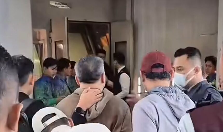 Kantor Imigrasi Jakarta Selatan mendeportasi WNA asal Tiongkok, pada Jumat (5/12/2025). Foto: Ist