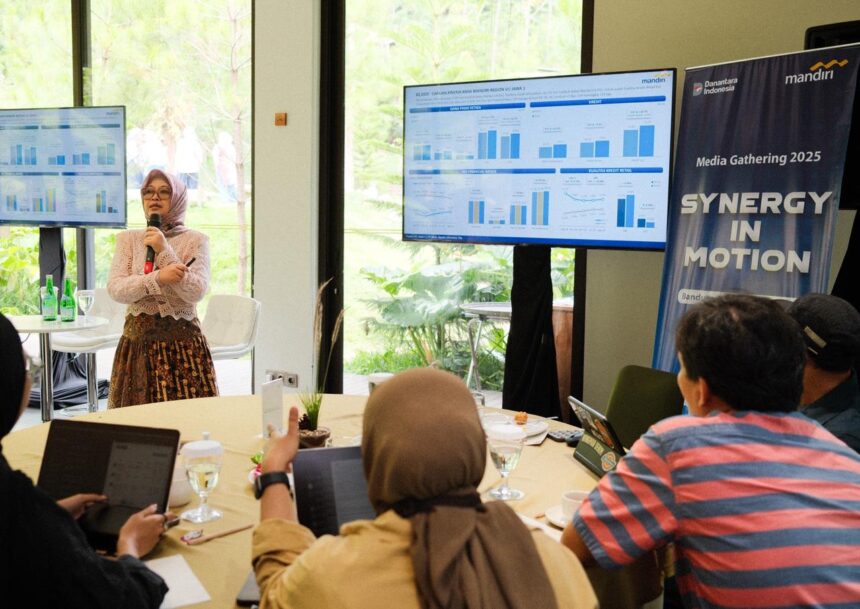 Regional CEO Bank Mandiri Region VI/Jawa Barat, Nila Mayta Dwi Rihandjani, dalam Media Gathering Bank Mandiri 2025 di Bandung, Senin (8/12). Foto: Bank Mandiri