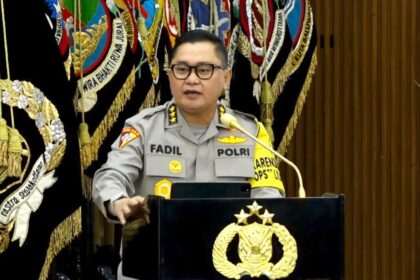 Asisten Utama Bidang Operasi (Astamaops) Kapolri, Komjen Pol Fadil Imran dalam pemaparan Rilis Akhir Tahun 2025, Selasa (30/12/2025). Foto: Ist