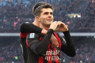Selebrasi Christian Pulisic usai merobek gawang Verona. (X/acmilan)