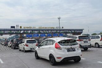 Lalu lintas di gerbang tol Cikampek Utama. Foto : Ist