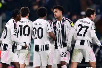 Selebrasi skuad Juventus usai menaklukkan Pisa 2-0. Foto : Ist