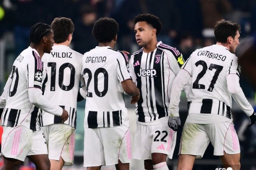 Selebrasi skuad Juventus usai menaklukkan Pisa 2-0. Foto : Ist