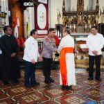 Kapolri Jenderal Pol Listyo Sigit Prabowo saat meninjau Gereja Katedral dan GPIB Immanuel Jakarta Pusat. Foto: Polri